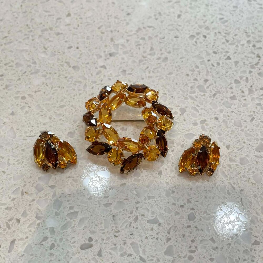 VINTAGE Brooch & Earrings Set – Brown & Amber Tones. Marques & Round